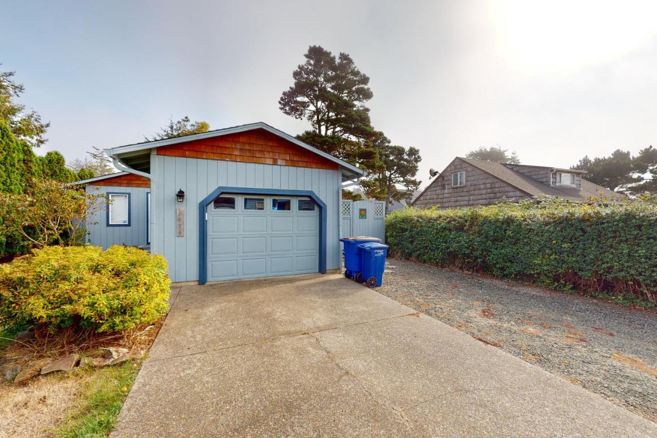 Coastal Calm Villa Lincoln City Exterior photo